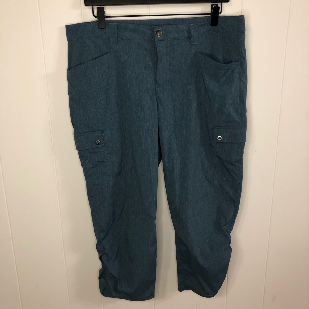 Eddie Bauer Teal Adventure Cargo Capris with Utility Pockets Size 14